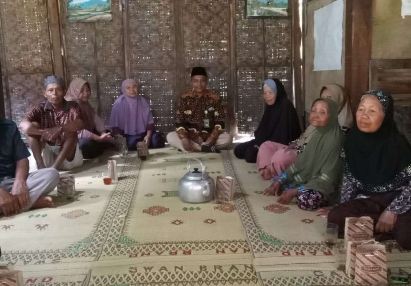 Sinergi SIKAP BAIK: Merajut Ketahanan Generasi dan Kesalehan Sosial di Cumetuk