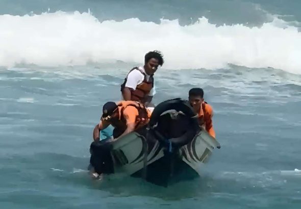 Terseret Arus Balik Rip Current, Ibu dan Anak Berhasil Dievakuasi di Pantai Sundak
