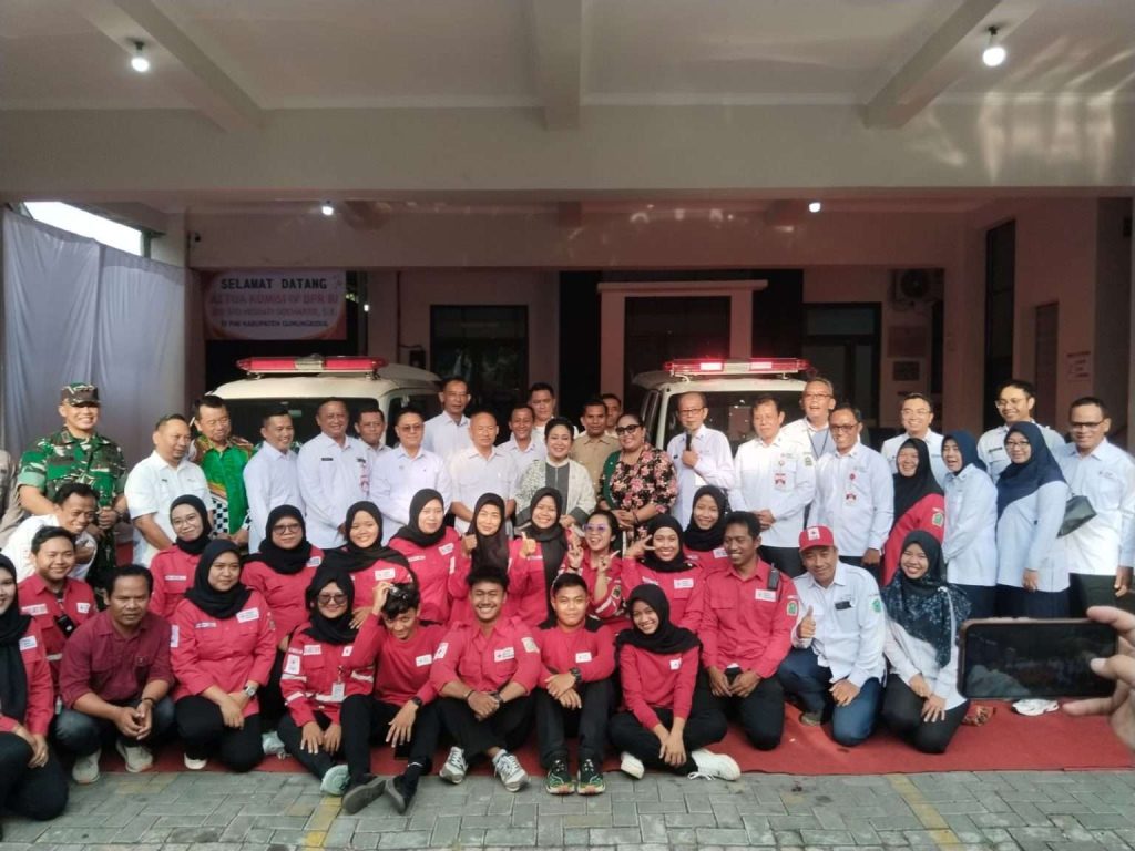 Wujud Kepedulian Kemanusiaan: Siti Hediati Soeharto Hadirkan Tambahan Armada Ambulans bagi Gunungkidul Wujud Kepedulian Kemanusiaan: Siti Hediati Soeharto Hadirkan Tambahan Armada Ambulans bagi Gunungkidul