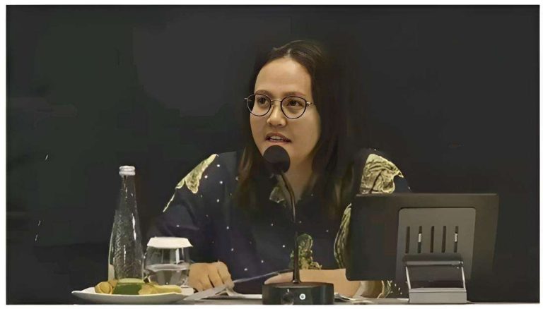 Viral Status WhatsApp Indri Wahyuni: Bela Pemenang, Singgung Sekolah Terpencil & Tantang Netizen