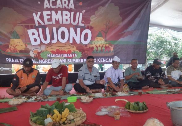 Kembul Bujono: Warga Sumbermulyo Rayakan Terbentuknya Kelembagaan Baru dalam Kebersamaan Kembul Bujono: Warga Sumbermulyo Rayakan Terbentuknya Kelembagaan Baru dalam Kebersamaan