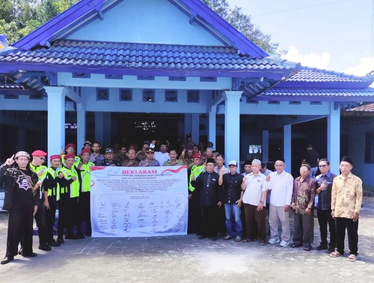 Warga Kemadang Deklarasi Tolak Miras, Narkoba, dan Perjudian: Langkah Nyata Selamatkan Generasi Muda Warga Kemadang Deklarasi Tolak Miras, Narkoba, dan Perjudian: Langkah Nyata Selamatkan Generasi Muda