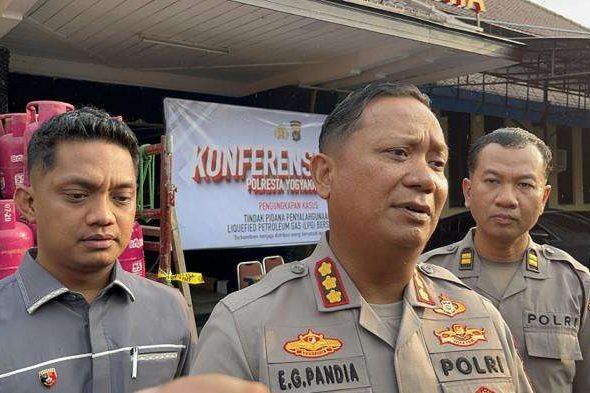 Bentrokan Geng Pelajar di Kotabaru: 3 Diringkus di Cilacap, Polisi Buru 4 DPO Bentrokan Geng Pelajar di Kotabaru: 3 Diringkus di Cilacap, Polisi Buru 4 DPO