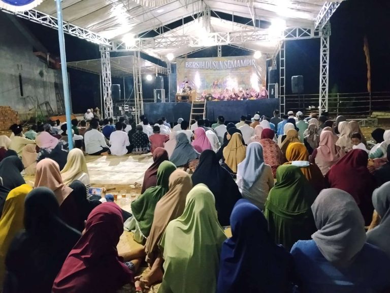Ngaji Bareng Ustadz Agus Hermmanto Cuwelo Mengawali Kegiatan Bersih Dusun Semampir, Semugih, Rongkop Ngaji Bareng Ustadz Agus Hermmanto Cuwelo Mengawali Kegiatan Bersih Dusun Semampir, Semugih, Rongkop