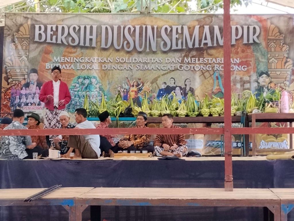Warga Masyarakat Sangat  Antusias Ikuti Kirab Budaya Bersih Dusun Padukuhan Semampir Tahun 2026