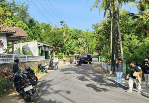 Insiden Lalu Lintas Gunungkidul: Dua Sepeda Motor Sama Jenis Bertabrakan, Empat Orang Dirawat di Rumah Sakit Insiden Lalu Lintas Gunungkidul: Dua Sepeda Motor Sama Jenis Bertabrakan, Empat Orang Dirawat di Rumah Sakit