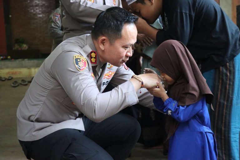 Sambut Hari Bhayangkara ke-80, Polres Gunungkidul Gelar Bakti Sosial ke Yayasan Yatim
