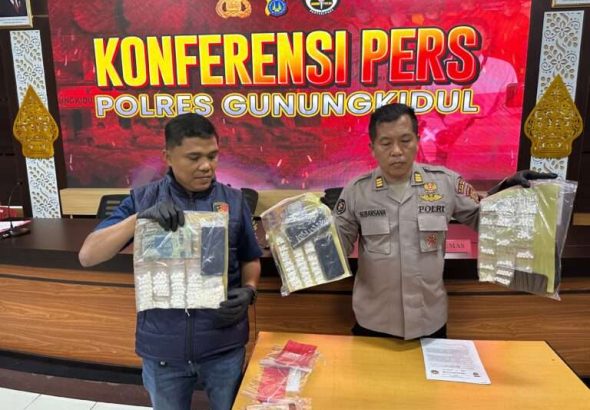 Operasi Narkoba Progo 2026: Polres Gunungkidul Amankan 1.418 Butir Pil Sapi, Empat Orang Tersangka Operasi Narkoba Progo 2026: Polres Gunungkidul Amankan 1.418 Butir Pil Sapi, Empat Orang Tersangka