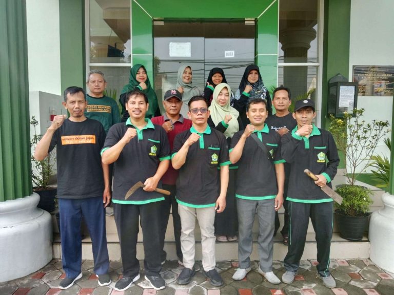 Lewat Kerja Bakti GEMAH ASRI, Kantor Urusan Agama Sewon Bangun Budaya Sehat, Bersih, dan Peduli Lingkungan Lewat Kerja Bakti GEMAH ASRI, Kantor Urusan Agama Sewon Bangun Budaya Sehat, Bersih, dan Peduli Lingkungan