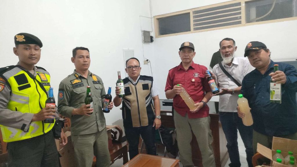 Satpol PP Gunungkidul Amankan 121 Botol Minuman Beralkohol Tanpa Izin dalam Operasi Yustisi Satpol PP Gunungkidul Amankan 121 Botol Minuman Beralkohol Tanpa Izin dalam Operasi Yustisi