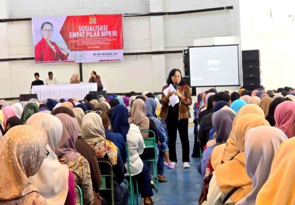 Sosialisasi 4 Pilar Kebangsaan: MY Esti Wijayati Ajak Warga Gunungkidul Pegang Teguh Nilai Bangsa Sosialisasi 4 Pilar Kebangsaan: MY Esti Wijayati Ajak Warga Gunungkidul Pegang Teguh Nilai Bangsa