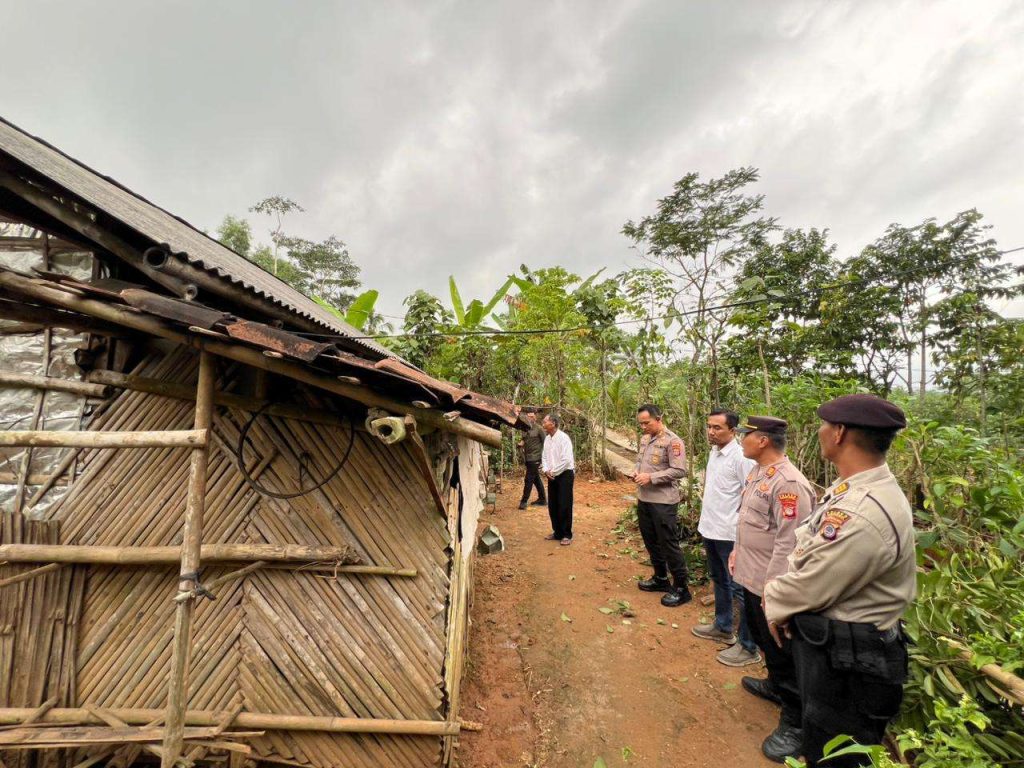 Sinergi Polri‑Baznas Bedah Rumah Mbah Waluyo di Tambakromo Gunungkidul
