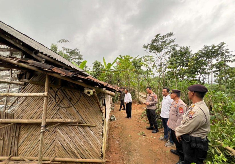 Sinergi Polri‑Baznas Bedah Rumah Mbah Waluyo di Tambakromo Gunungkidul