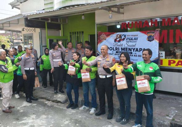 Sambut Hari Bhayangkara ke‑80: Ditlantas Polda DIY Salurkan Bantuan Sosial & Ajak Ojol Jadi Pelopor Keselamatan