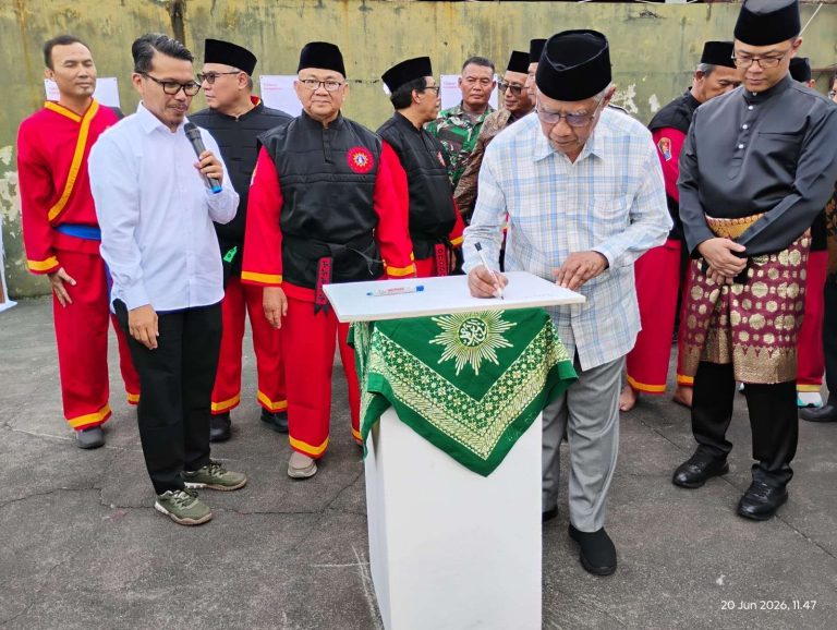 Wujudkan Pusat Pembinaan Generasi, Sugiono Berikan Bantuan Rp 5 Miliar untuk Padepokan Tapak Suci Yogyakarta Wujudkan Pusat Pembinaan Generasi, Sugiono Berikan Bantuan Rp 5 Miliar untuk Padepokan Tapak Suci Yogyakarta