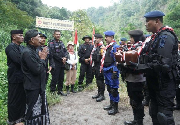 Filosofi dan Budaya: Polda DIY Gelar Prosesi Air Suci Jelang Peringatan Hari Bhayangkara ke-80 Filosofi dan Budaya: Polda DIY Gelar Prosesi Air Suci Jelang Peringatan Hari Bhayangkara ke-80