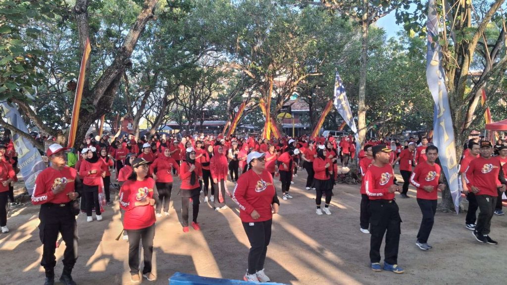 Polsek Tepus Gelar Bersih Pantai dan Senam Massal Peringati HUT Bhayangkara ke-80 Polsek Tepus Gelar Bersih Pantai dan Senam Massal Peringati HUT Bhayangkara ke-80