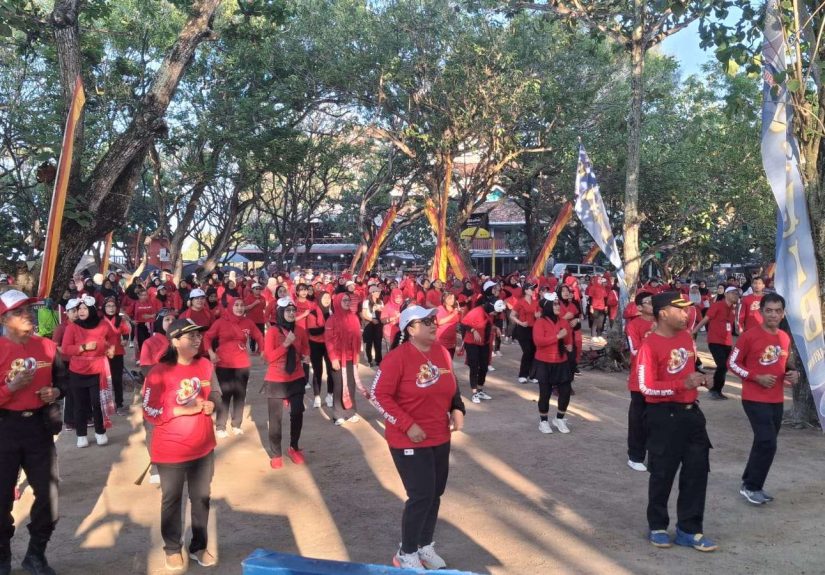 Polsek Tepus Gelar Bersih Pantai dan Senam Massal Peringati HUT Bhayangkara ke-80
