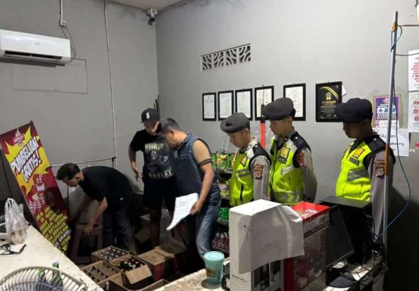 Polres Bantul Gencar Berantas Miras Ilegal, Penyitaan Terbesar di Jalan Parangtritis Polres Bantul Gencar Berantas Miras Ilegal, Penyitaan Terbesar di Jalan Parangtritis