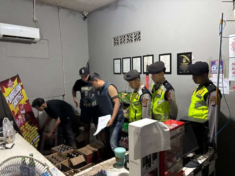 Polres Bantul Gencar Berantas Miras Ilegal, Penyitaan Terbesar di Jalan Parangtritis Polres Bantul Gencar Berantas Miras Ilegal, Penyitaan Terbesar di Jalan Parangtritis