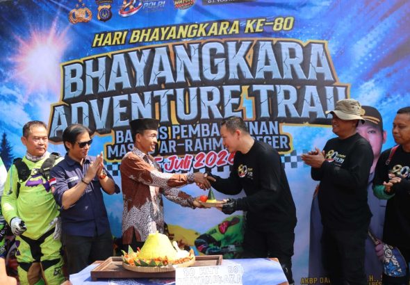 Hari Bhayangkara ke‑80: Polres Gunungkidul Jalin Sinergi Lewat Lintas Alam dan Bakti Sosial Hari Bhayangkara ke‑80: Polres Gunungkidul Jalin Sinergi Lewat Lintas Alam dan Bakti Sosial