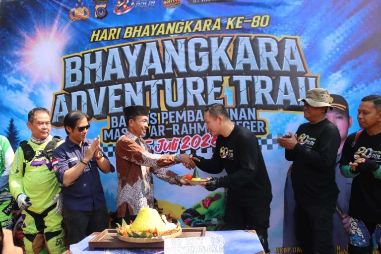 Hari Bhayangkara ke‑80: Polres Gunungkidul Jalin Sinergi Lewat Lintas Alam dan Bakti Sosial Hari Bhayangkara ke‑80: Polres Gunungkidul Jalin Sinergi Lewat Lintas Alam dan Bakti Sosial