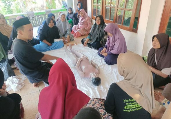 Bekali Jamaah Putri Sesuai Syariat, MT Zadul Maad Berikan Pelatihan Rukti Jenazah di Kalibawang