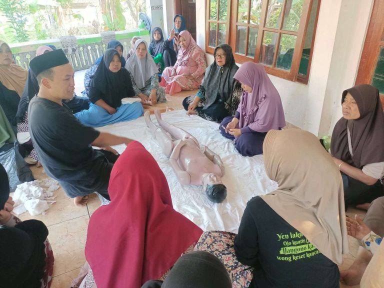 Bekali Jamaah Putri Sesuai Syariat, MT Zadul Maad Berikan Pelatihan Rukti Jenazah di Kalibawang Bekali Jamaah Putri Sesuai Syariat, MT Zadul Maad Berikan Pelatihan Rukti Jenazah di Kalibawang