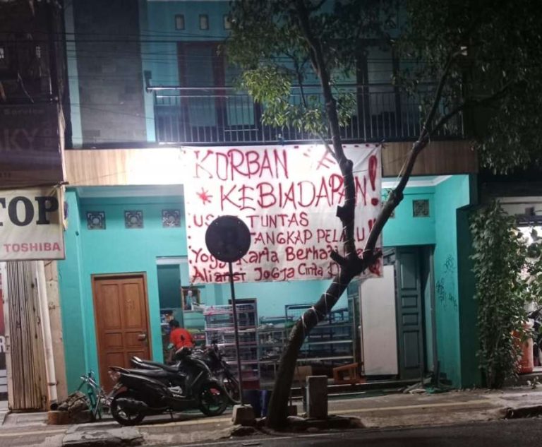 Diserbu 20 Orang Berseragam Hitam, Toko di Yogyakarta Rugi Rp60 Juta untuk Kedua Kalinya Diserbu 20 Orang Berseragam Hitam, Toko di Yogyakarta Rugi Rp60 Juta untuk Kedua Kalinya