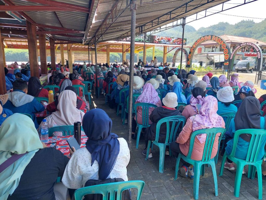 Jalin Keakraban & Tambah Wawasan: Kader Relawan Sendangadi Ikut Studi Wisata ke Cilacap Jalin Keakraban & Tambah Wawasan: Kader Relawan Sendangadi Ikut Studi Wisata ke Cilacap