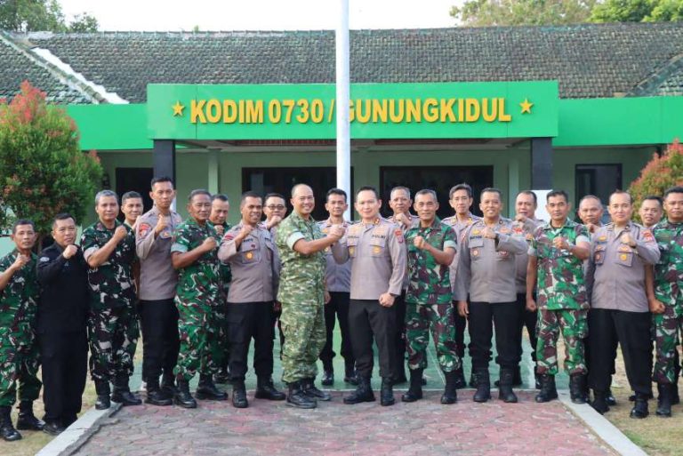 Pererat Sinergitas TNI-Polri, Kapolres Gunungkidul Lakukan Kunjungan Strategis ke Makodim 0730/GK Pererat Sinergitas TNI-Polri, Kapolres Gunungkidul Lakukan Kunjungan Strategis ke Makodim 0730/GK