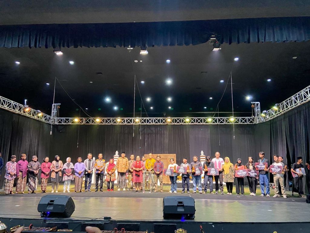 18 Kontingen Bersaing, Purwosari Ukir Sejarah Juara Umum Festival Kethoprak Gunungkidul 2026 18 Kontingen Bersaing, Purwosari Ukir Sejarah Juara Umum Festival Kethoprak Gunungkidul 2026