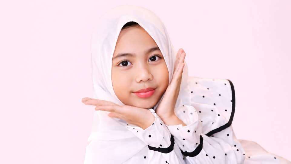 Amira Kim: Menenun Warna Nusantara ke Dalam Irama Musik Anak Bangsa Amira Kim: Menenun Warna Nusantara ke Dalam Irama Musik Anak Bangsa