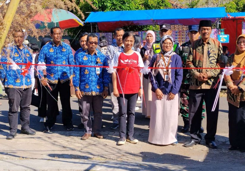 Kabid Perdagangan Disdagnaker Gunungkidul Resmi Buka Ekspo UMKM Rangkaian Hari Jadi ke-185 Kalurahan Petir