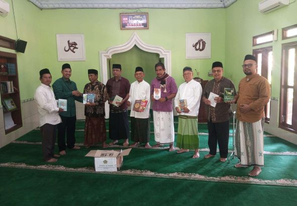 Jumat Keliling Masjid Literasi: KUA Sewon Bina Takmir dan Salurkan Wakaf Buku “Geliat Si Manis”