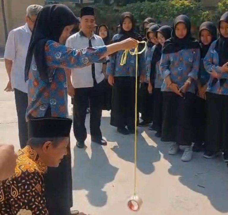 Edukasi Falakiah: KUA Pengasih Gelar Sosialisasi dan Praktik Rashdul Kiblat di SMK N 1 Pengasih