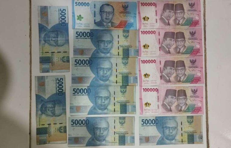 Bongkar Modus “Penggandaan Uang”: Pelaku Tipu Rugikan Rp100 Juta Ditangkap Polsek Banguntapan Bongkar Modus “Penggandaan Uang”: Pelaku Tipu Rugikan Rp100 Juta Ditangkap Polsek Banguntapan