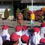“Masa Depan Ada di Tangan Kalian!” Pesan Panewu Anom Girisubo di Upacara SMP Negeri 2 Girisubo