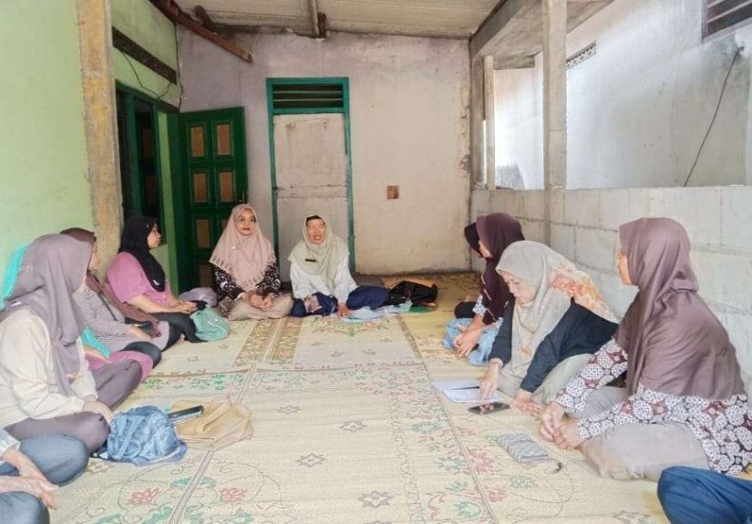 Manfaatkan Istiwa A’zam, Program SIKAP BAIK Edukasi Warga Margosari Cara Praktis Ukur Kiblat