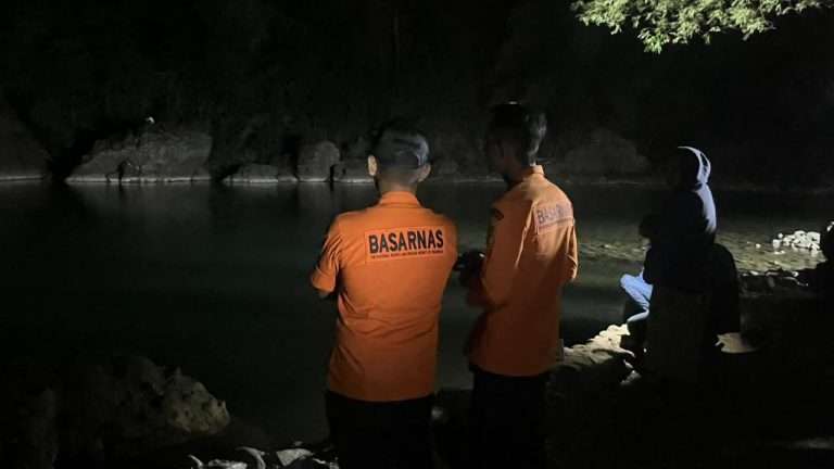 Diduga Terpengaruh Minuman Keras, Taufan Aktafiama Belum Berhasil Ditemukan Tenggelam di Lembah Sungai Oya Diduga Terpengaruh Minuman Keras, Taufan Aktafiama Belum Berhasil Ditemukan Tenggelam di Lembah Sungai Oya
