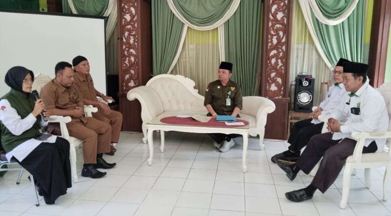 Pasca Ikrar Wakaf, KUA Pengasih Edukasi Nazhir: Dari Manajemen Subuh hingga Aturan Geotagging Pasca Ikrar Wakaf, KUA Pengasih Edukasi Nazhir: Dari Manajemen Subuh hingga Aturan Geotagging