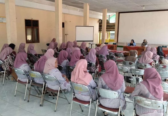 Gandeng Kader Kesehatan dan PKK Margosari, Penyuluh Agama Islam Bedah Konsep Pengasuhan Anak Sesuai Syariat