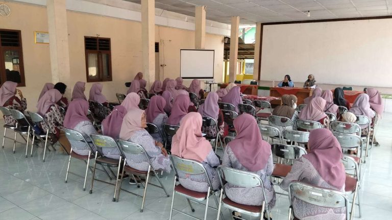 Gandeng Kader Kesehatan dan PKK Margosari, Penyuluh Agama Islam Bedah Konsep Pengasuhan Anak Sesuai Syariat Gandeng Kader Kesehatan dan PKK Margosari, Penyuluh Agama Islam Bedah Konsep Pengasuhan Anak Sesuai Syariat